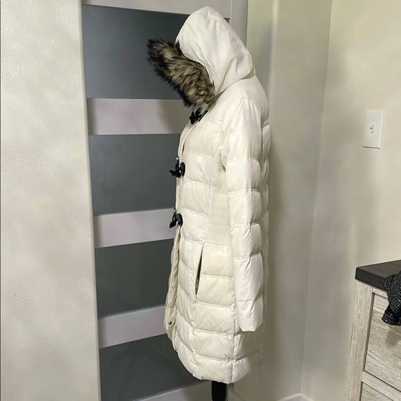 Express White Puffer Coat with Faux Fur Trim - Picture 2 of 11
